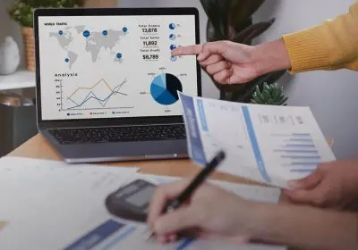 Everglow LED Technology – High-Resolution Displays for Retail, Corporate, and OOH Applications