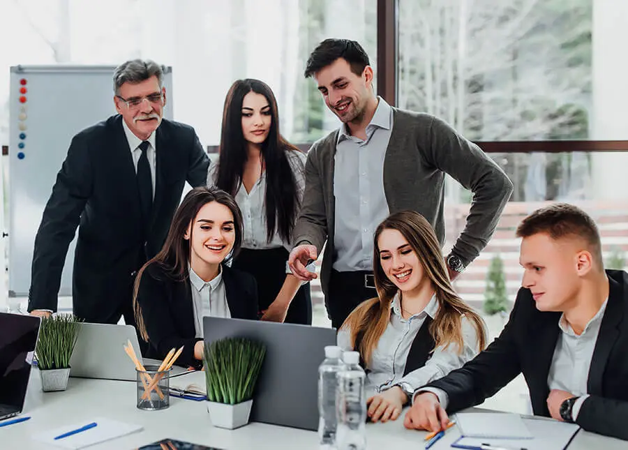 Everglow LED Technology – High-Resolution Displays for Retail, Corporate, and OOH Applications