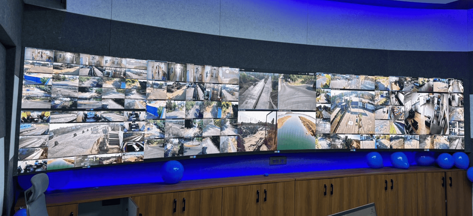 everglow-command-center-led-wall